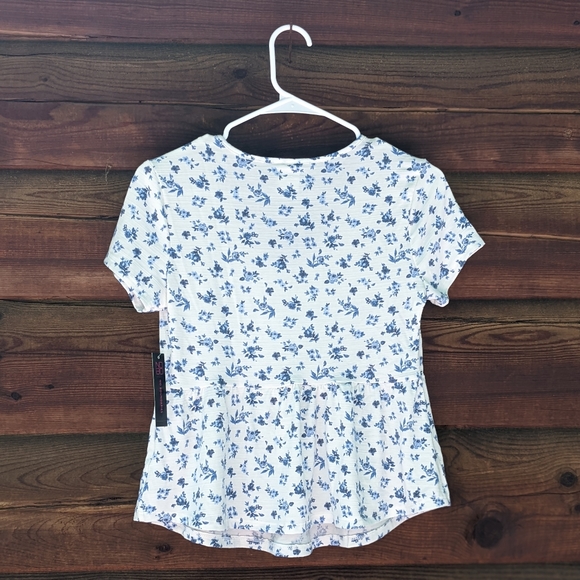 No Boundaries woman's dress shirt/blouse. - Picture 2 of 5